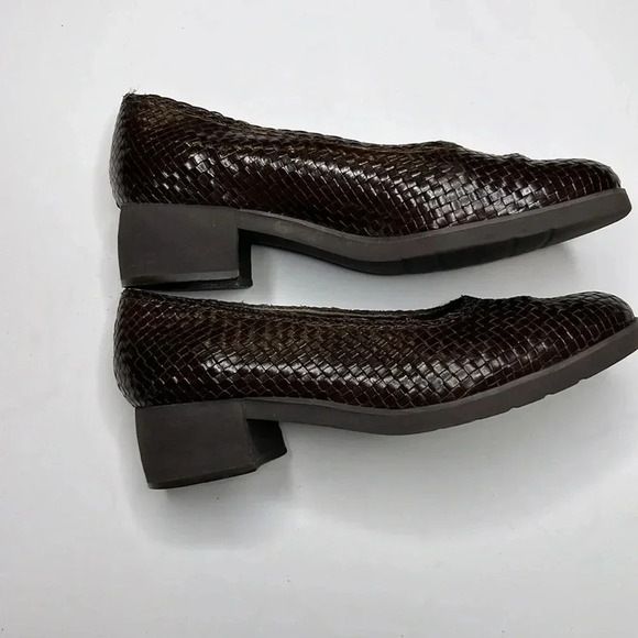 Andre Assous FEATHERWEIGHTS leather loafers size 9b. - Picture 2 of 6